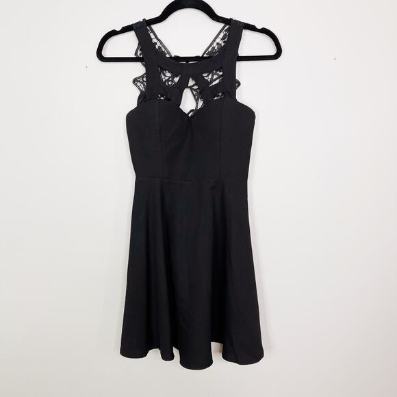 Xenia Boutique Black Size 6 Caged Embroidered Lace Dress Fit and Flare Cocktail - Picture 1 of 9